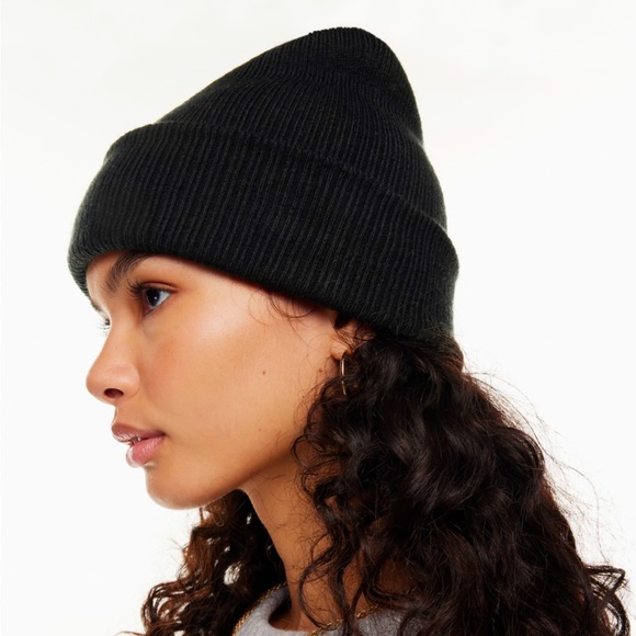 Aritzia Sunday Best Beanie in Black - Picture 3 of 8